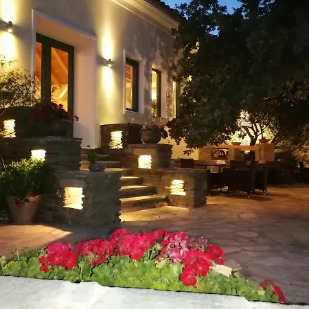 Armonia Hotel Ménites