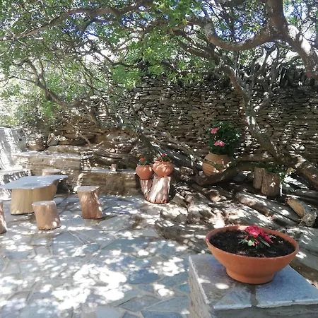 Armonia Hotel Ménites