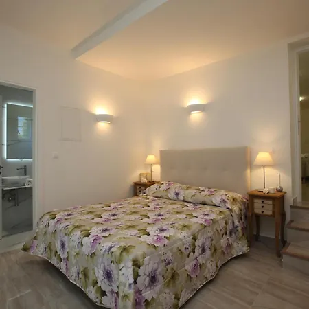 Armonia Hotel Ménites