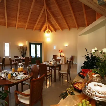 Armonia Hotel Ménites